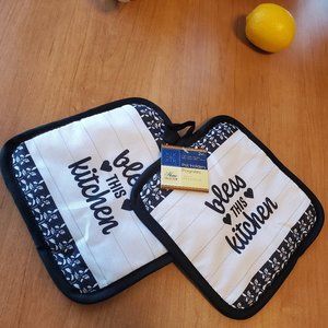 Home Collection Sentiments Bless This Kitchen Pot Holders, 2 Count Pack